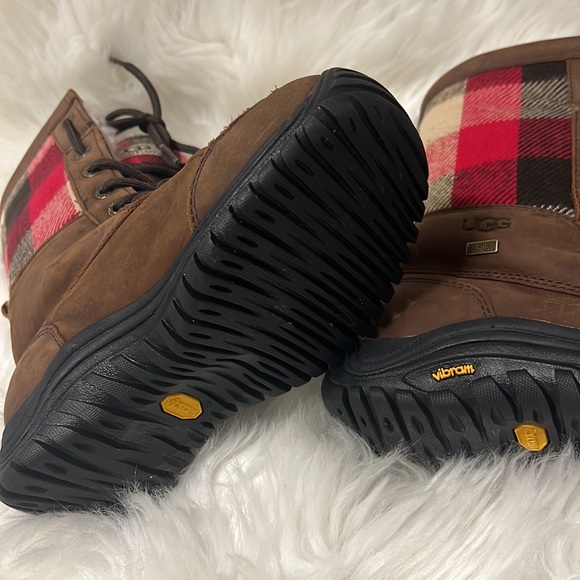 UGG  Boots - Picture 5 of 5